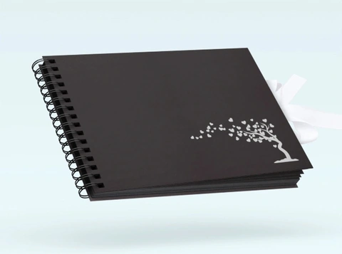 Un album scrapbooking nero che esalta i tuoi momenti più belli